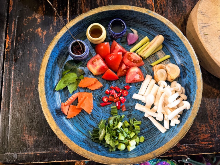 Rotes Thai-Curry mit Ananas Rezept Thailand