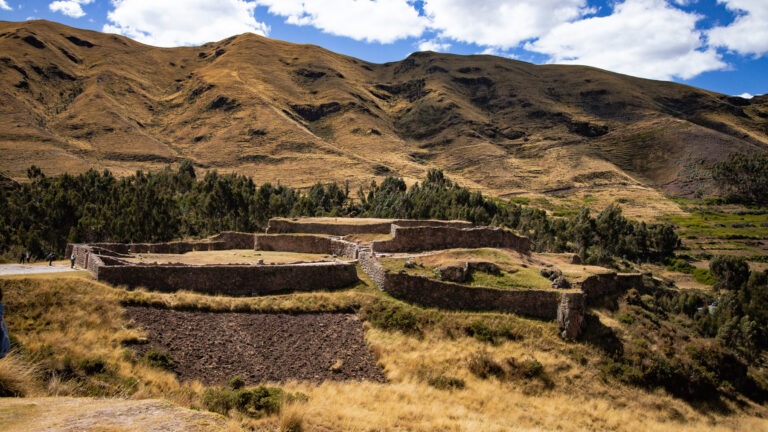 Ruinen von Puka Pukara und Tambomachay bei Cusco